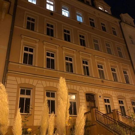 Byt S Krasnou Vyhlidkou Na Hotel Imperial كارلوفي فاري المظهر الخارجي الصورة